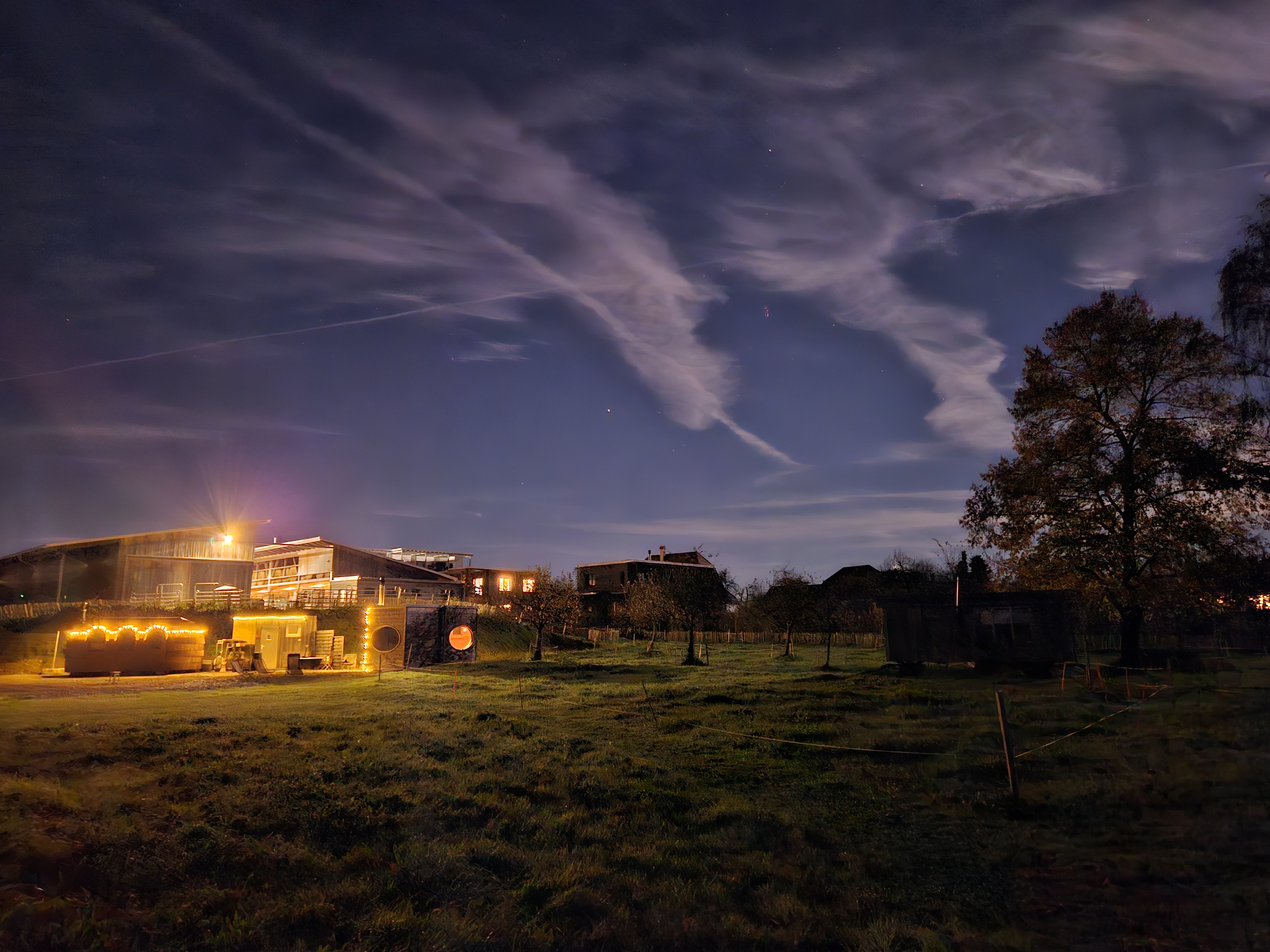 Nächtlicher Blick vom Teich aus Camp