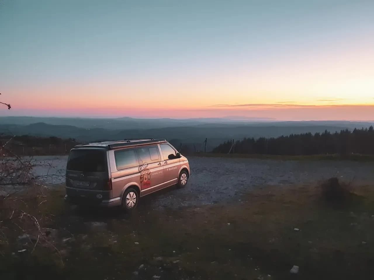 Zelt oder Camper: warum der Unterschied über die Rechtslage entscheidet